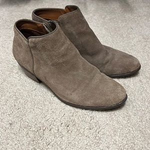 Crown Vintage Suede booties